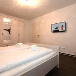 Bernstein Mare Luxor 04 Apartman *